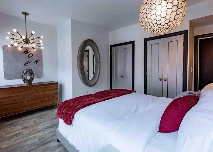 King Bed / Free Parking / Bbq / Fire Pit / Arcade